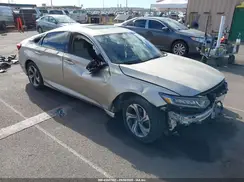 1HGCV2F5XJA007905 2018 HONDA ACCORD
