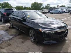 1HGCV2F5XJA020556 2018 HONDA ACCORD