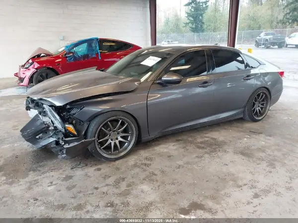 1HGCV2F65JA013975 2018 HONDA ACCORD - Image 2
