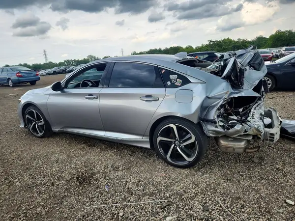 1HGCV2F67JA037792 2018 HONDA ACCORD - Image 2