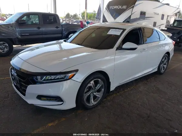 1HGCV2F68JA038076 2018 HONDA ACCORD - Image 2