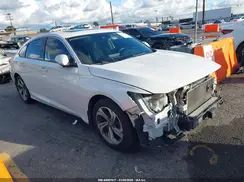 1HGCV2F6XJA002048 2018 HONDA ACCORD
