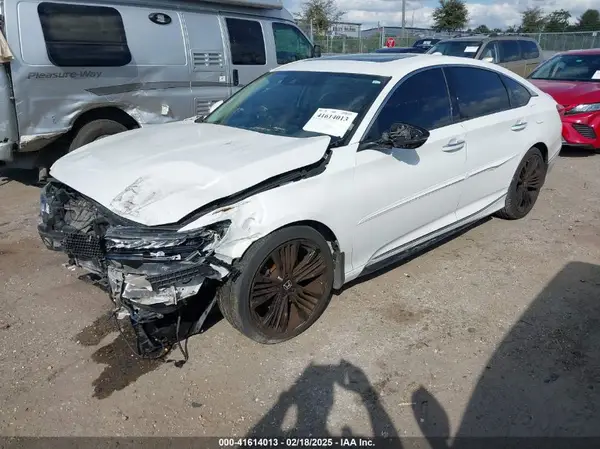 1HGCV2F90JA024215 2018 HONDA ACCORD - Image 2