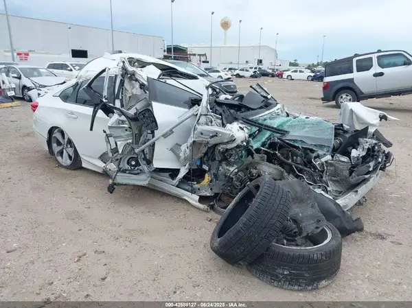 1HGCV2F90JA028202 2018 HONDA ACCORD - Image 1
