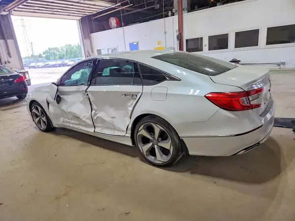1HGCV2F91JA015989 2018 HONDA ACCORD - Image 2
