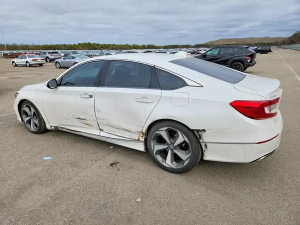 1HGCV2F92JA003866 2018 HONDA ACCORD - Image 2