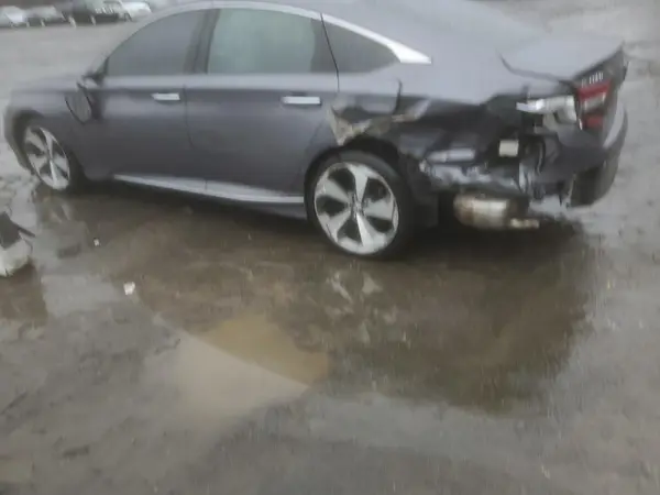 1HGCV2F92JA025060 2018 HONDA ACCORD - Image 2