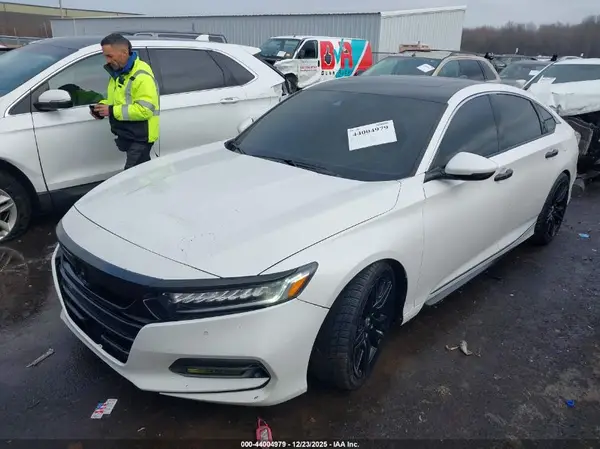 1HGCV2F92JA038634 2018 HONDA ACCORD - Image 2