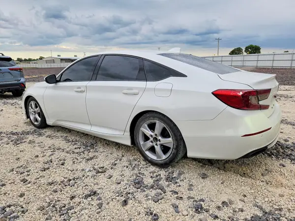 1HGCV2F92JA045115 2018 HONDA ACCORD - Image 2