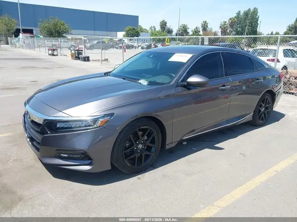 1HGCV2F93JA024810 2018 HONDA ACCORD - Image 2