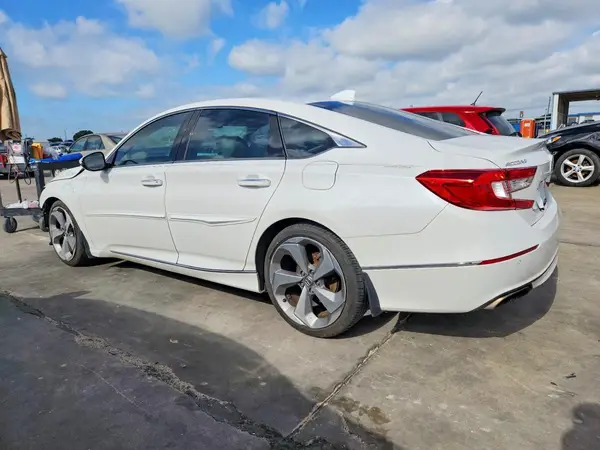 1HGCV2F93JA035984 2018 HONDA ACCORD - Image 2