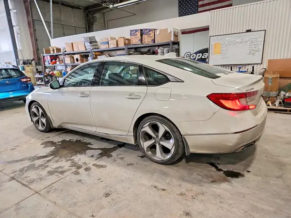 1HGCV2F93JA043891 2018 HONDA ACCORD - Image 2