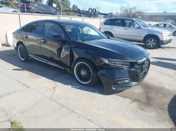 1HGCV2F94JA017929 2018 HONDA ACCORD - Image 1