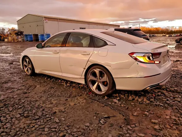 1HGCV2F96JA017687 2018 HONDA ACCORD - Image 2