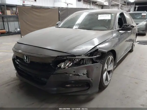 1HGCV2F96JA045473 2018 HONDA ACCORD - Image 2