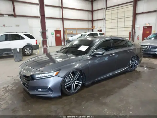 1HGCV2F99JA000303 2018 HONDA ACCORD - Image 2