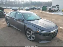 1HGCV2F9XJA052569 2018 HONDA ACCORD