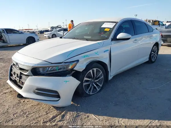 1HGCV3F10JA003848 2018 HONDA ACCORD - Image 2