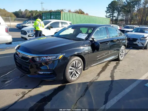 1HGCV3F42KA007637 2019 HONDA ACCORD - Image 2