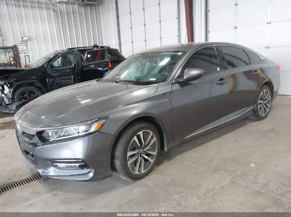 1HGCV3F48JA000738 2018 HONDA ACCORD - Image 2