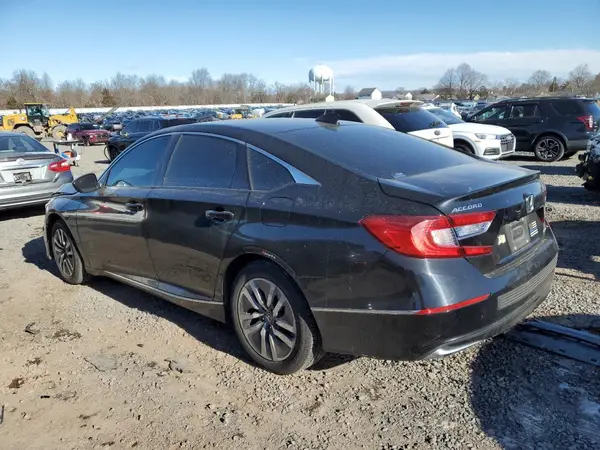 1HGCV3F48JA010654 2018 HONDA ACCORD - Image 2
