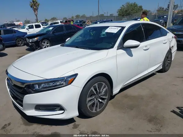 1HGCV3F4XJA008498 2018 HONDA ACCORD - Image 2