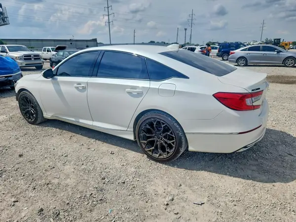 1HGCV3F56JA015554 2018 HONDA ACCORD - Image 2