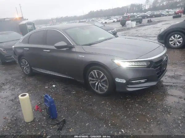 1HGCV3F96JA015945 2018 HONDA ACCORD - Image 1