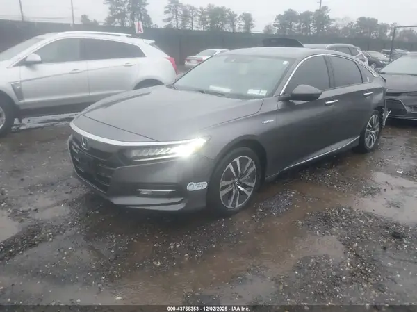 1HGCV3F96JA015945 2018 HONDA ACCORD - Image 2