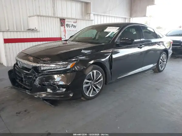 1HGCV3F97JA006705 2018 HONDA ACCORD - Image 2