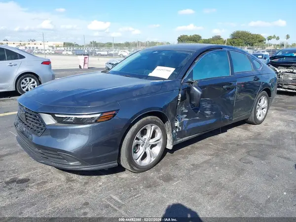 1HGCY1F25SA004886 2025 HONDA ACCORD - Image 2