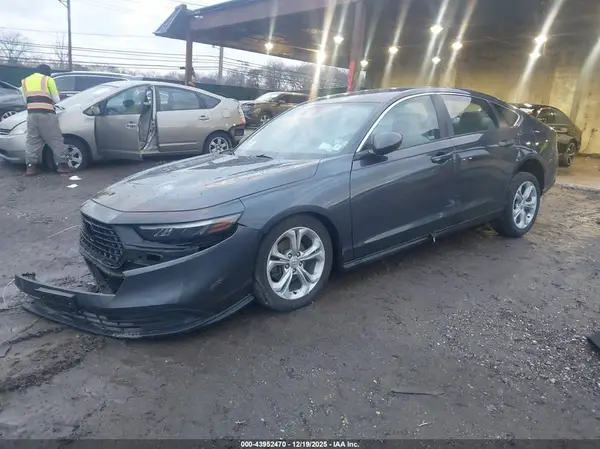 1HGCY1F2XRA038512 2024 HONDA ACCORD - Image 2