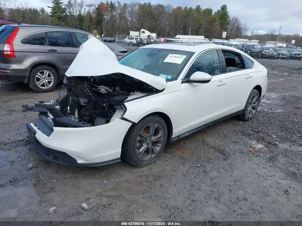 1HGCY1F30RA078543 2024 HONDA ACCORD - Image 2