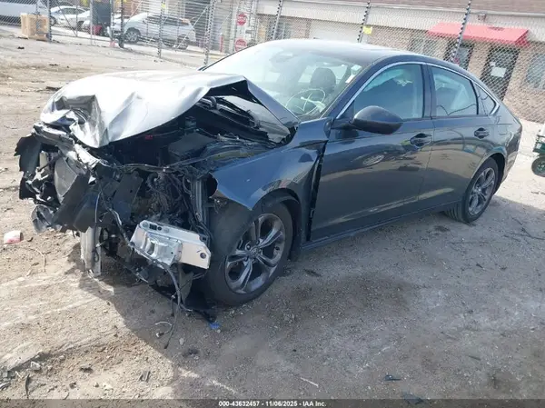 1HGCY1F31RA078101 2024 HONDA ACCORD - Image 2