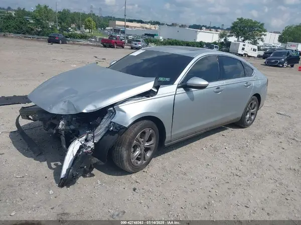 1HGCY1F32RA023673 2024 HONDA ACCORD - Image 2