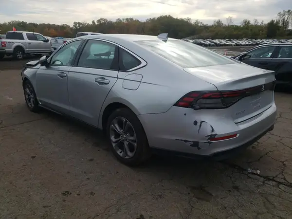 1HGCY1F32RA034818 2024 HONDA ACCORD - Image 2