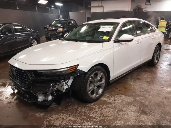 1HGCY1F32RA068161 2024 HONDA ACCORD - Image 2