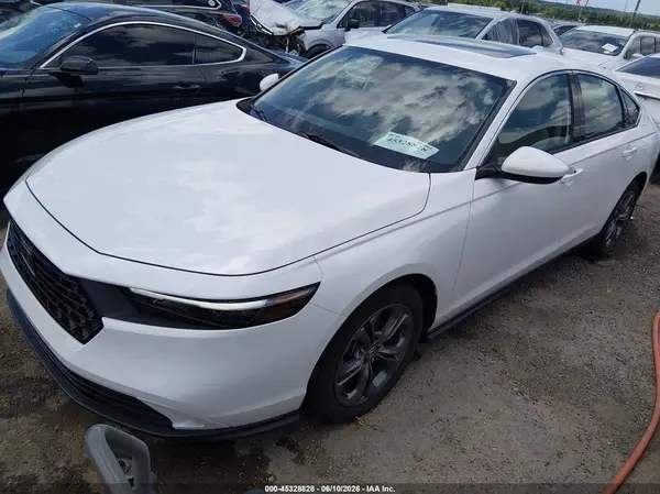 1HGCY1F32RA083498 2024 HONDA ACCORD - Image 2