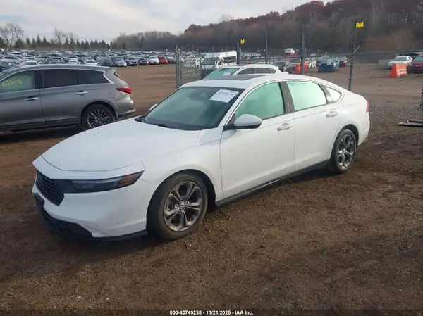 1HGCY1F32RA090077 2024 HONDA ACCORD - Image 2