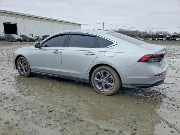 1HGCY1F33RA028641 2024 HONDA ACCORD - Image 2