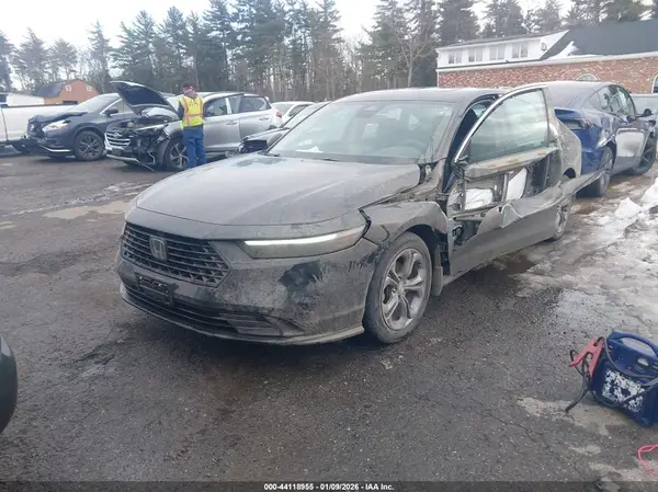 1HGCY1F34RA040815 2024 HONDA ACCORD - Image 2