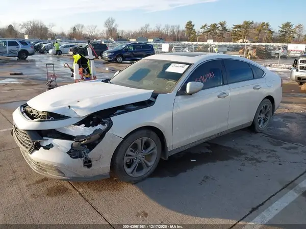 1HGCY1F38RA036136 2024 HONDA ACCORD - Image 2