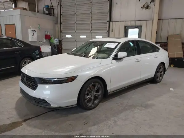 1HGCY1F39RA057755 2024 HONDA ACCORD - Image 2