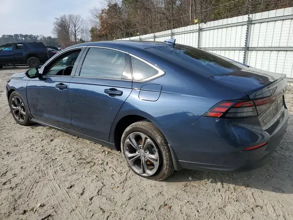 1HGCY1F3XRA040303 2024 HONDA ACCORD - Image 2