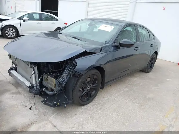 1HGCY1F40SA009401 2025 HONDA ACCORD - Image 2