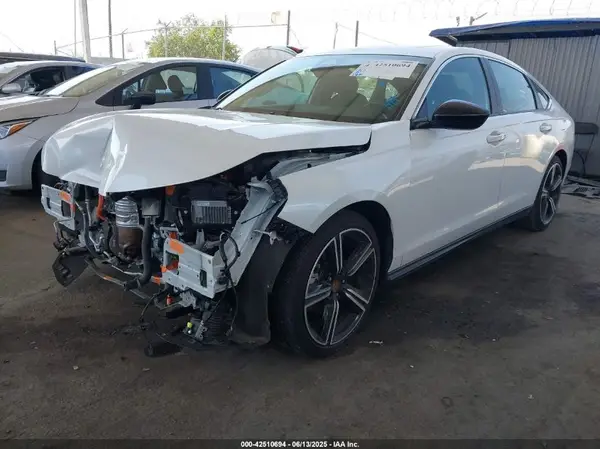 1HGCY2F50RA003901 2024 HONDA ACCORD - Image 2