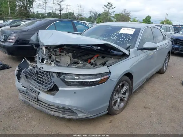 1HGCY2F60RA092636 2024 HONDA ACCORD - Image 2