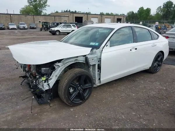 1HGCY2F7XRA063833 2024 HONDA ACCORD - Image 2