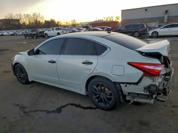 1N4AL3AP0GC136779 2016 NISSAN ALTIMA - Image 2