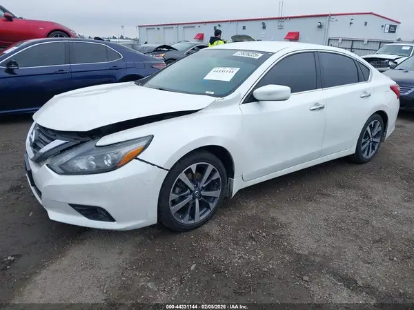 1N4AL3AP0GC176635 2016 NISSAN ALTIMA - Image 2